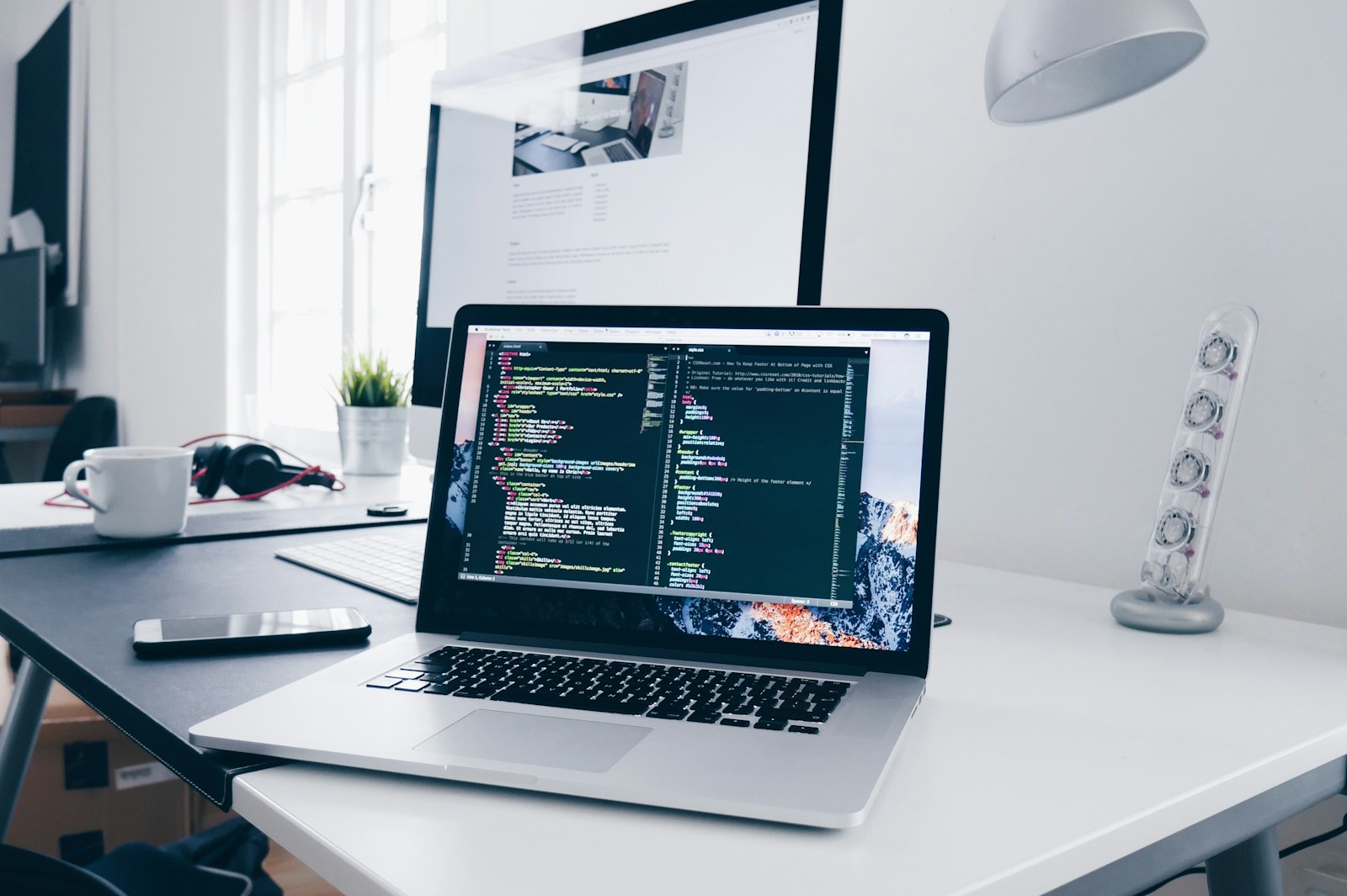 Desarrollo de un sitio web corporativo en pantalla